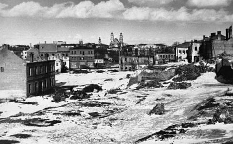 Zerstörtes Minsk, 1941 (Foto: Bundesarchiv)